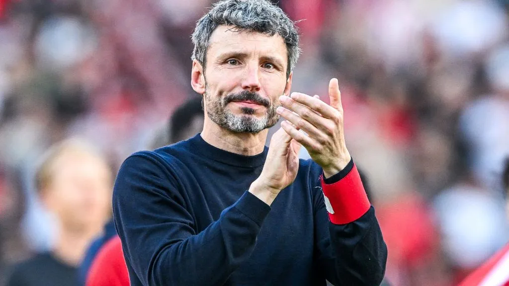 How did Belgium land the 'people person' Van Bommel? 'He's practically a god in Antwerp'