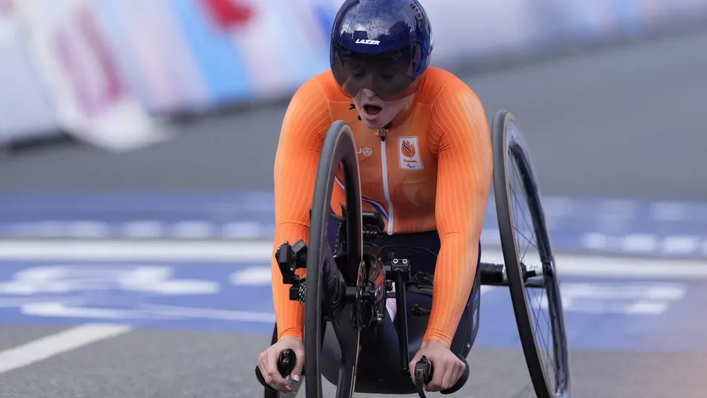 Handcyclists Mitch Valize and Chantal Haenen add world titles to their already full trophy cabinets