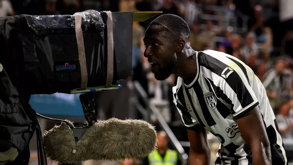 Heracles striker N'Djoli again in the spotlight; Breda stands by Seuntjens in hard times