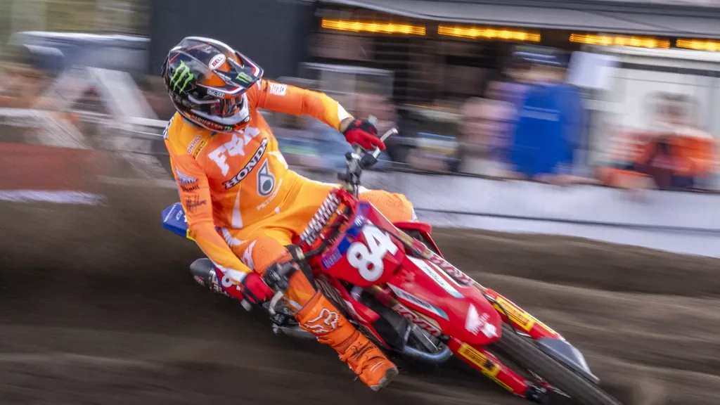 Herlings had to fight hard in Arnhem but still won the opening race of the Dutch GP