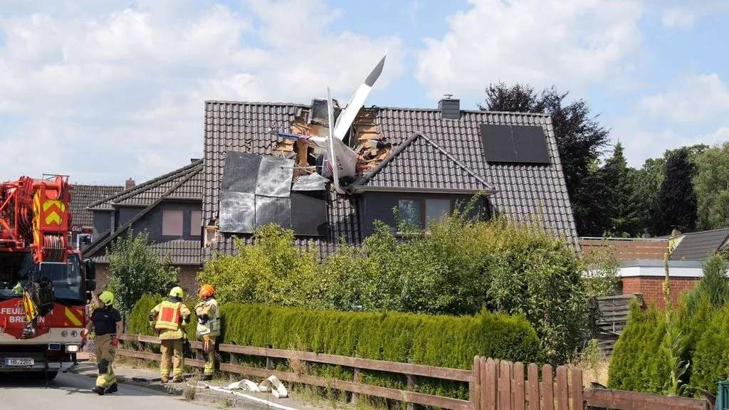 Small plane crashes into house near Bremen — one dead, one missing