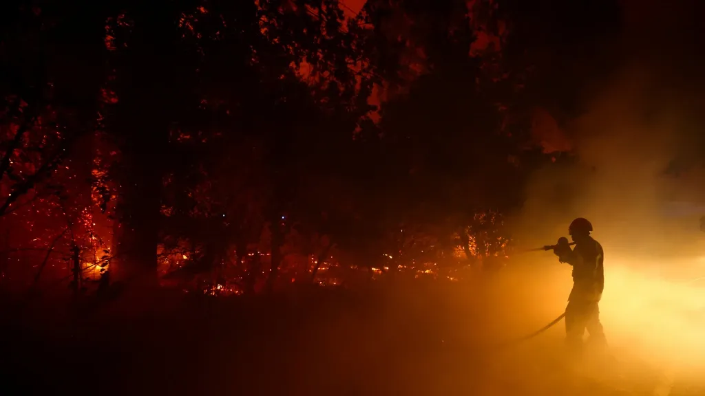 At least 63,000 evacuated in French wildfires, hundreds ferried to safety by boat