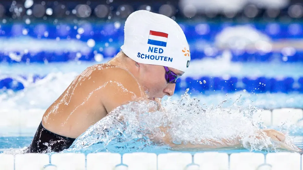 Schouten narrowly misses medal in 200m breaststroke as Russia's Chikunova asserts herself at European Championships