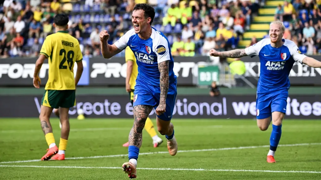 Hornkamp gives leaders AZ a third win as Fortuna Sittard play almost entire match with ten men
