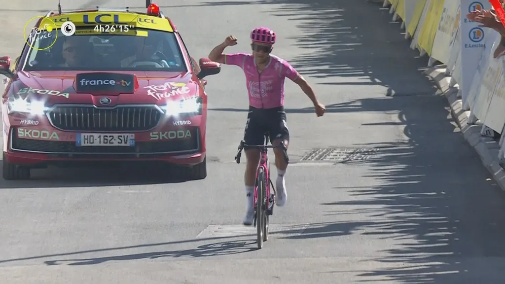 Carapaz finally the best in this Tour after devastating attack on final climb