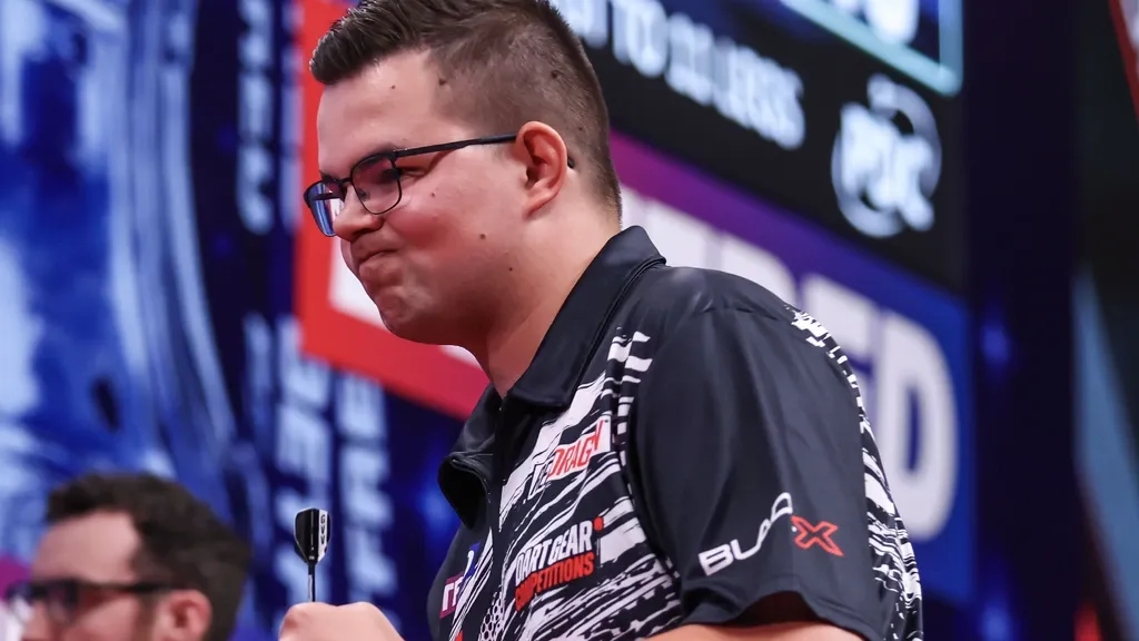 Darts Player Van Veen Reaches World Matchplay Semifinals for First Time