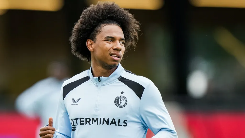 Feyenoord terminates Stengs' contract — forward now free to find a new club