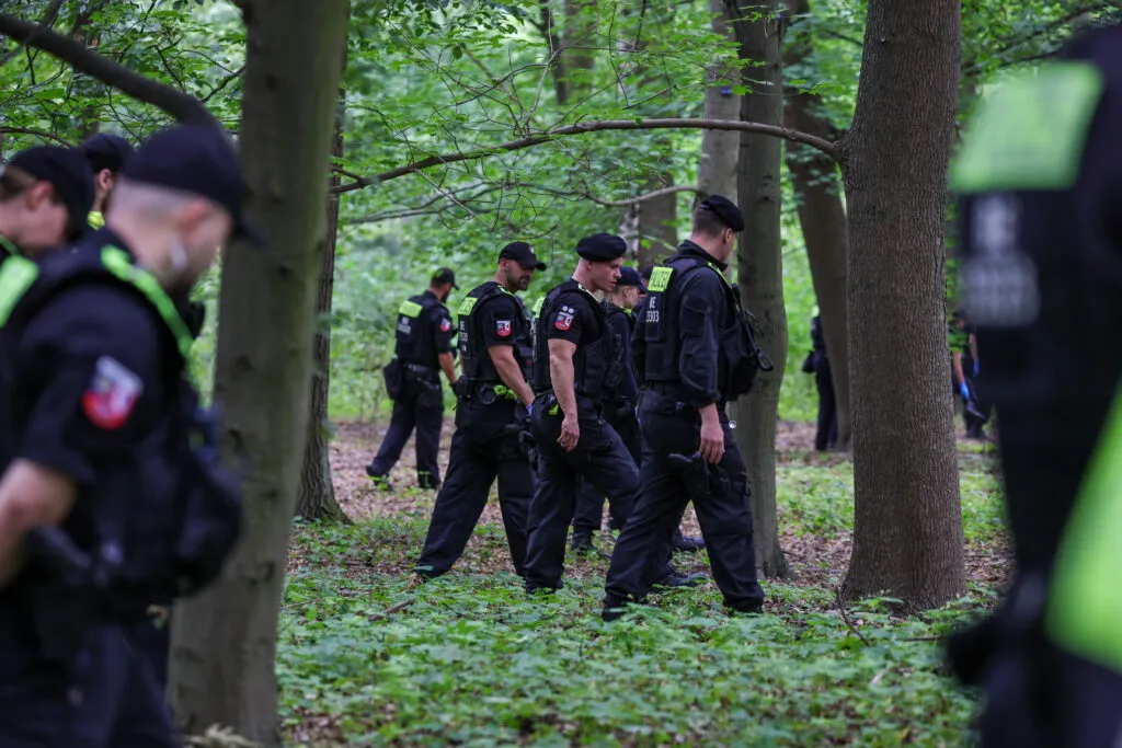 Police search near Tiergarten park
