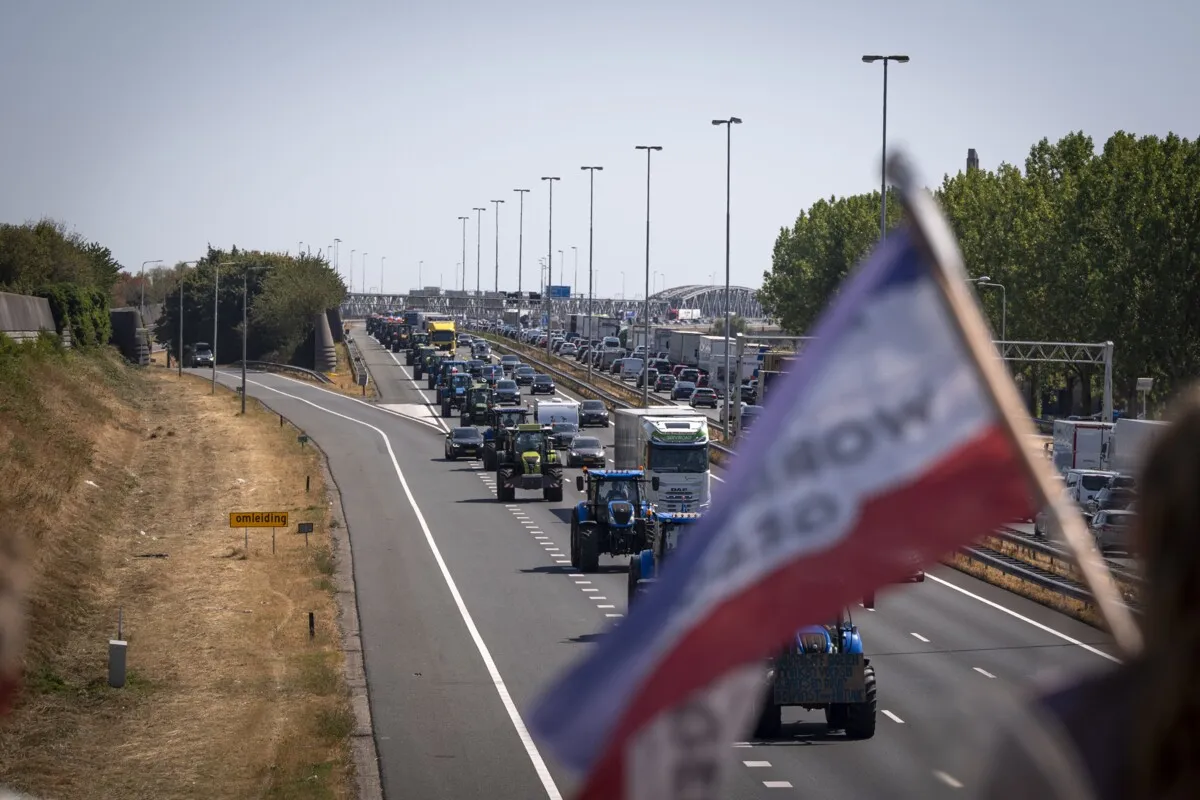 Escalation in the nitrogen debate: farmers block the highway — protest rights must be curbed before chaos spreads